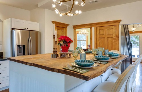 Lake Huntington Apartamento | Victorian Lake Oasis