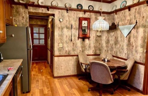 Somerdale Apartamento | Victorian Oasis in Mineral City, near Atwood - Deer Hunting - Hot Tub