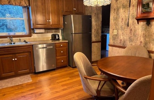 Somerdale Apartamento | Victorian Oasis in Mineral City, near Atwood - Deer Hunting - Hot Tub