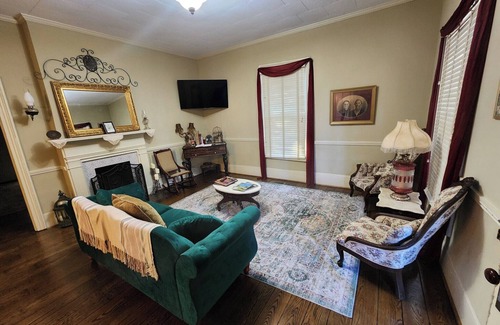 Eufaula Casa | Victorian Secret,entire house In Eufaula, Al. Sport enthusiasts are welcomed.