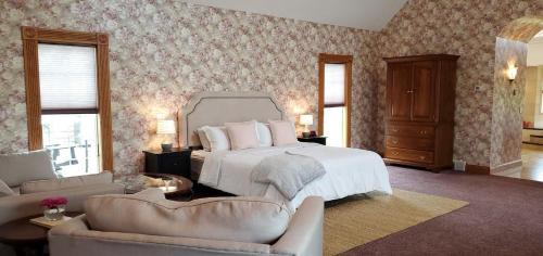 Millersburg Casa | Victorian Suite by Amish Country Lodging