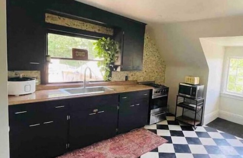 Council Bluffs Casa | Victorian’s Upper Level, with pool & backyard!