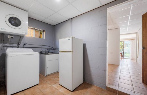 Emerald Beach Casa | Victoria’s Poolside Emerald Beach stay with Shared Pool, Near Beach and Cafes.