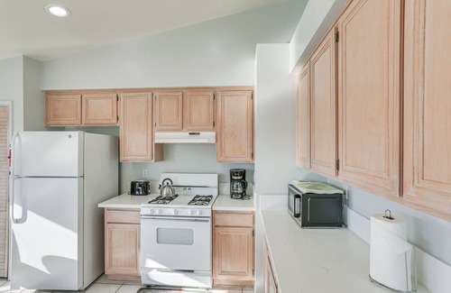 Victorville Casa | Victorville Home w/ Fenced Backyard + Patio!