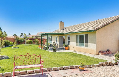 Victorville Casa | Victorville Home w/ Large Yard & Charcoal Grill!