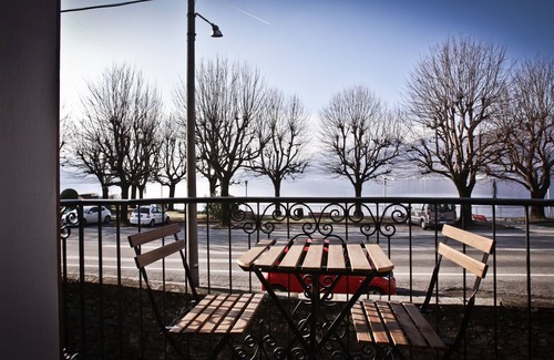 Colmegna Apartamento | CASA DE VICTORY 4 AP4 Lake Front Garden & Spa