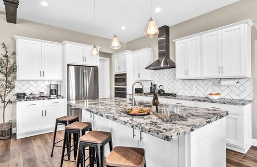Carson City Casa | Modern 1-Level: 3 Full BA, Lush Yard-Hike,Golf+Ski