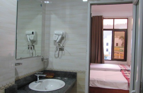 Bai Chay Hotel | Viet Nhat Halong Hotel