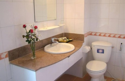 Hong Linh Hotel | Viet Thai Hotel