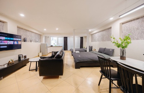 Hang Bai Apartamento | VietHOME - 201 The 2 Bedroom Healing Apartment-Netflix-Elevator-Kitchen
