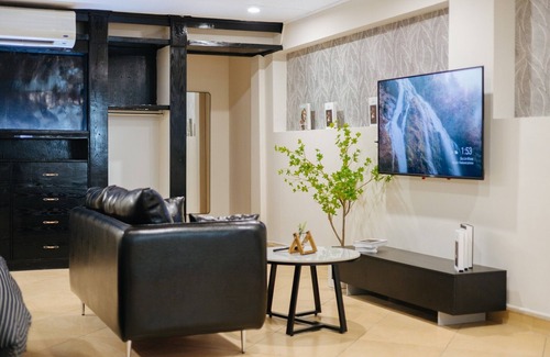 Hang Bai Apartamento | VietHOME - 201 The 2 Bedroom Healing Apartment-Netflix-Elevator-Kitchen