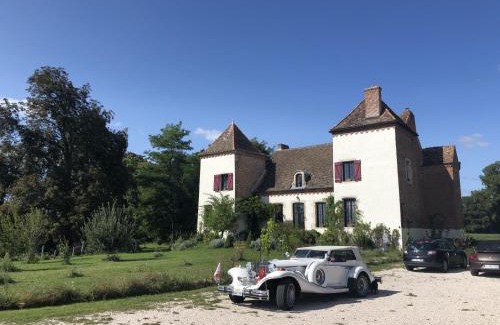 Clux-Villeneuve Cama Y Desayuno | Vieux château Saint-Claude