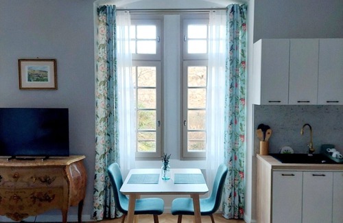 Molitg-les-Bains Apartamento | Vieux Chateau Le Casteil, furnished studio in a 15th century castle fort.