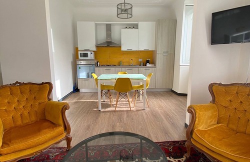 Lagaccio Apartamento | VIEW and COMFORT near TRAIN and METRO STATION, PORTO ANTICO, TERMINAL CRUISES.