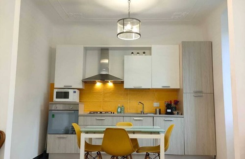 Lagaccio Apartamento | VIEW and COMFORT near TRAIN and METRO STATION, PORTO ANTICO, TERMINAL CRUISES.