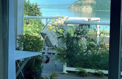 Clinton Casa | The View Cottage for 3 Sunlight SeaScape Whidbey