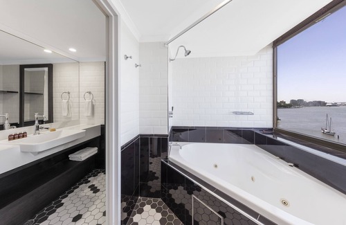 Hamilton Hotel | View Brisbane