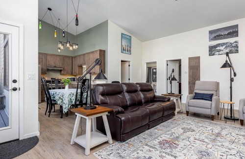 Alyeska Casa | View From the Top - Scenic Chugach Mountain Getaway