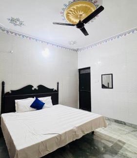 Shavri Colony Casa | View lake village boutique