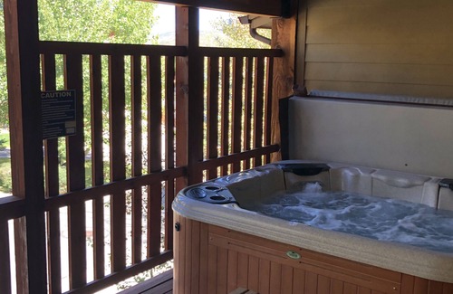 Bear Hollow Village Casa | Vista de la estación de esquí! 4bd, 3. 5bth, jacuzzi privado, garaje para 2 coches.