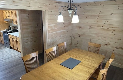 Sevierville Cabina | View Paradise of Bluff Mtn, Hot Tub, Firepit, Game Rm, Wi-Fi, 4BDR, 3BTR
