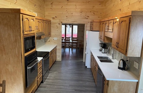 Sevierville Cabina | View Paradise of Bluff Mtn, Hot Tub, Firepit, Game Rm, Wi-Fi, 4BDR, 3BTR