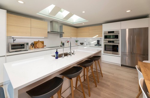 View Ridge Casa | View Ridge resort-like modern urban haven