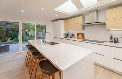 View Ridge Casa | View Ridge resort-like modern urban haven