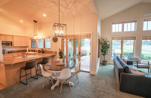 Sisters Casa | View stunning sunsets and enjoy cozy comfort steps from the heart of Sisters.