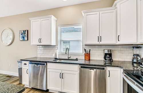 Table Rock Condominio | View Topia Vacation Home at Chateau Mountain with Pool and Tub by RedAwning