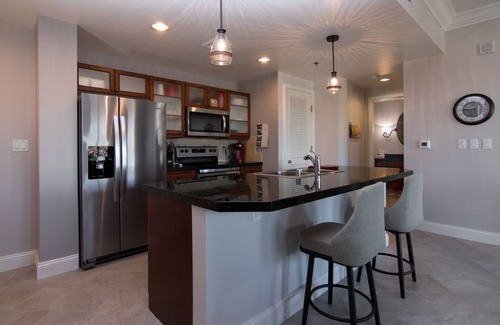 Lake Las Vegas Condominio | Nuevo listado: condominio en el último piso con excelentes vistas del lago y campo de golf
