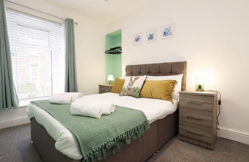 Castle Casa | Viewing deck, on-street parking, City Centre Location