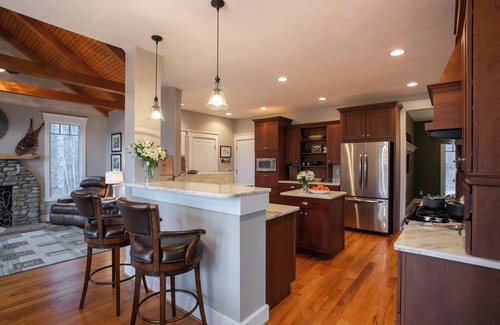 Laurel Ridge Casa | Viewmont | Deck, Fire Pit & Breathtaking Mountain Views!