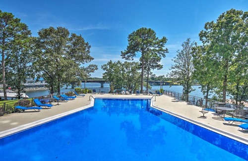 Mid America Apartamento | Views and Pool Access Quaint Condo in Hot Springs!