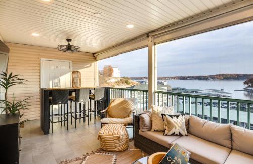 Lake Ozark Apartamento | Views and Pool Access Luxurious Lake Ozark Condo