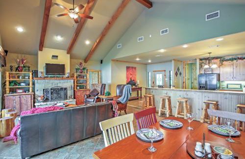 Log Cabin Casa | Views and Private Dock Lakefront Eustace House!