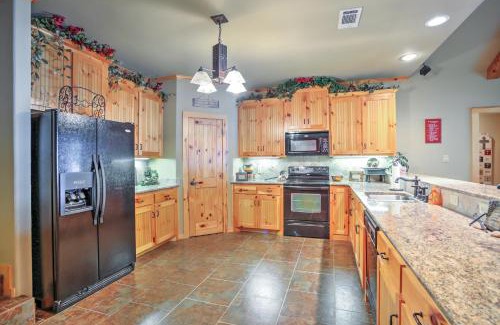 Log Cabin Casa | Views and Private Dock Lakefront Eustace House!