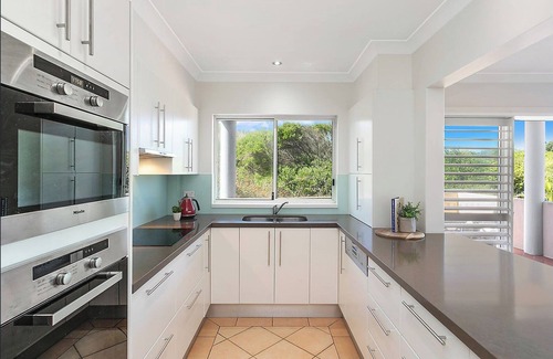 Central Coast Casa | Views Beach, Lake & Dunes -The Entrance Nth. Enjoy hot tub & 80m stroll to beach