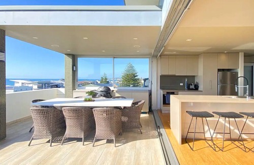 Central Coast Casa | Views Beach, Lake & Dunes -The Entrance Nth. Enjoy hot tub & 80m stroll to beach