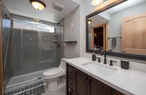 Baldy Mountain Casa | VIEWS!Early Checkin!2BR/2BA town-home.On bus route