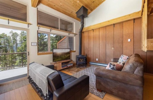 Baldy Mountain Casa | VIEWS!Early Checkin!2BR/2BA town-home.On bus route