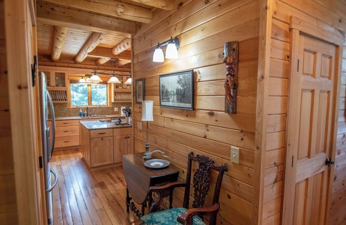 Sparta Cabina | Views + Fenced Yard + Fire Pit + Close to New River Outfitters