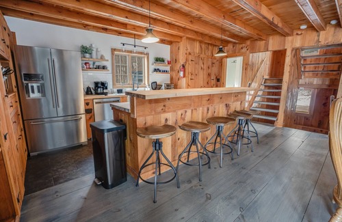 Stratton Mountain Casa | Chalet recientemente renovado con impresionantes vistas, techo abovedado, a 5 minutos de Stratton.