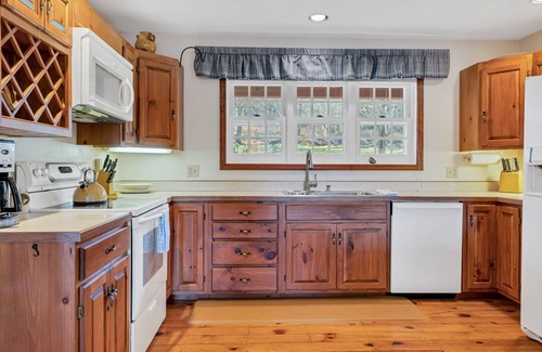 Quechee Casa | Views, Game Room/Bar, and more - beautiful 5BD/3.5BA home! Sleeps 10