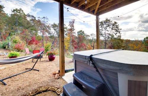 Ellijay Casa | Views, Hot Tub and Trails Modern Ellijay Cottage
