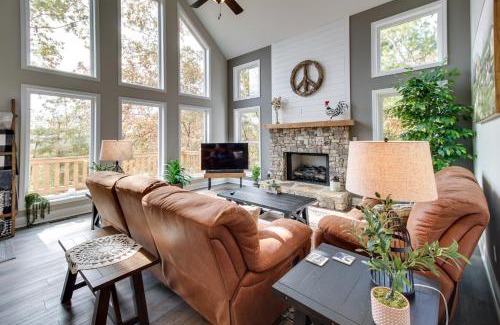 Ellijay Casa | Views, Hot Tub and Trails Modern Ellijay Cottage