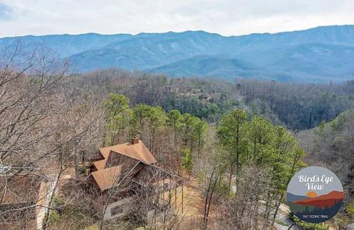 Gatlinburg - Pigeon Forge Casa | Views, Hot tub, Game Rm, arcade, 3 resort Pools, Pickleball Court, golf course