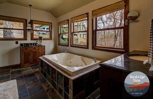 Gatlinburg - Pigeon Forge Casa | Views, Hot tub, Game Rm, arcade, 3 resort Pools, Pickleball Court, golf course