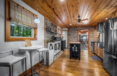 Mentone Cabaña | VIEWS I Large Deck I Mid-Century Cottage
