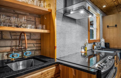 Mentone Cabaña | VIEWS I Large Deck I Mid-Century Cottage